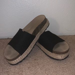 LEFTIES platform sandals!